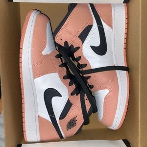 Air Jordan 1 mid Rose Quartz